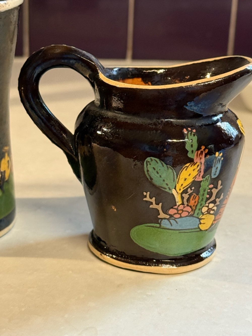 vintage hand-painted Mexican terracotta cup or vase and small pitcher. - Picture 4 of 10